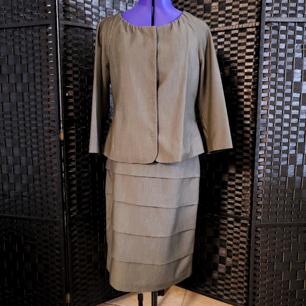 New Olive Green Skirt suit 2pc Sz 8